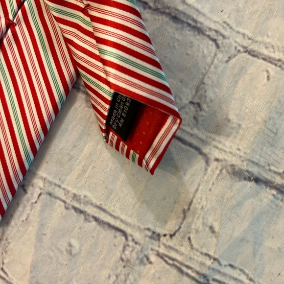 HALLMARK HOLIDAY TRADITIONS MEN’S  RED/GREEN & WHITE STRIPED CHRISTMAS  TIE - Picture 7 of 9